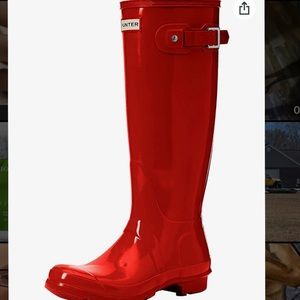 Tall Hunter boots size 8.5! also come with the light blue hunter socks!